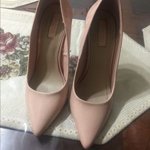 Woman’s pump heel shoes